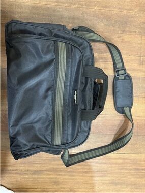Eddie Bauer  Small Travel Carry On Duffle Bag great condition! Unisex flight bag